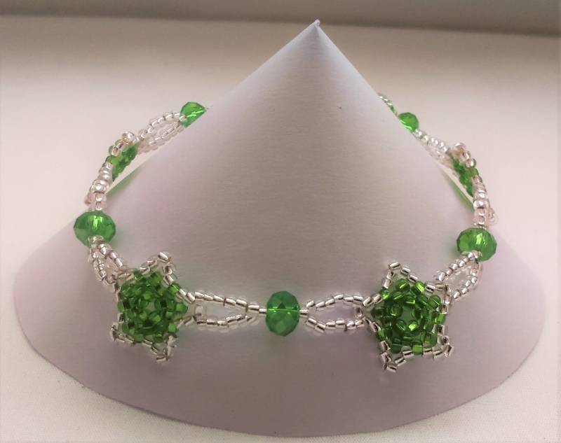 Smaragd-Grün Und Silber Stern Kettenarmband von chloehandmadeitems