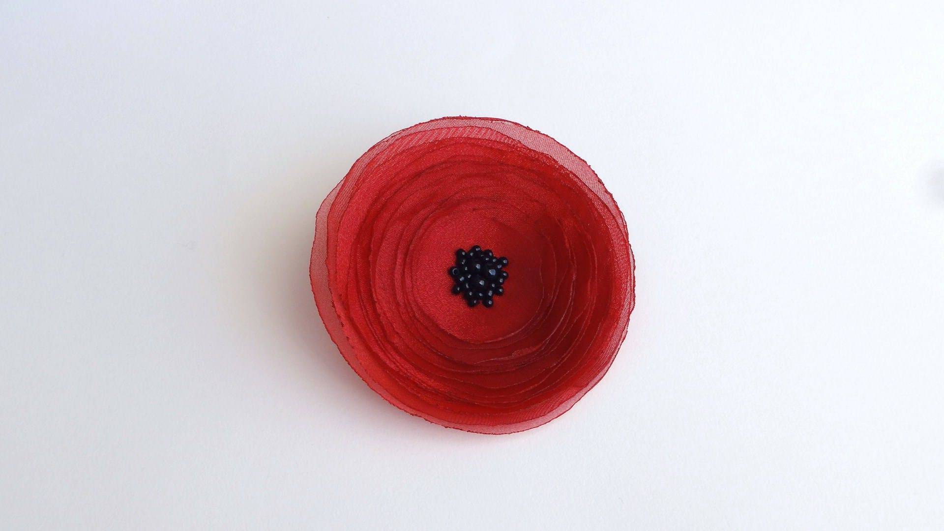 Große Rote Oder Schwarze Organza Stoff Handgefertigte Mohnblumen Verzierung Große Rote Oder Schwarze Organza Stoff Handgefertigte Mohnblumen Verzierung von chocolatebird