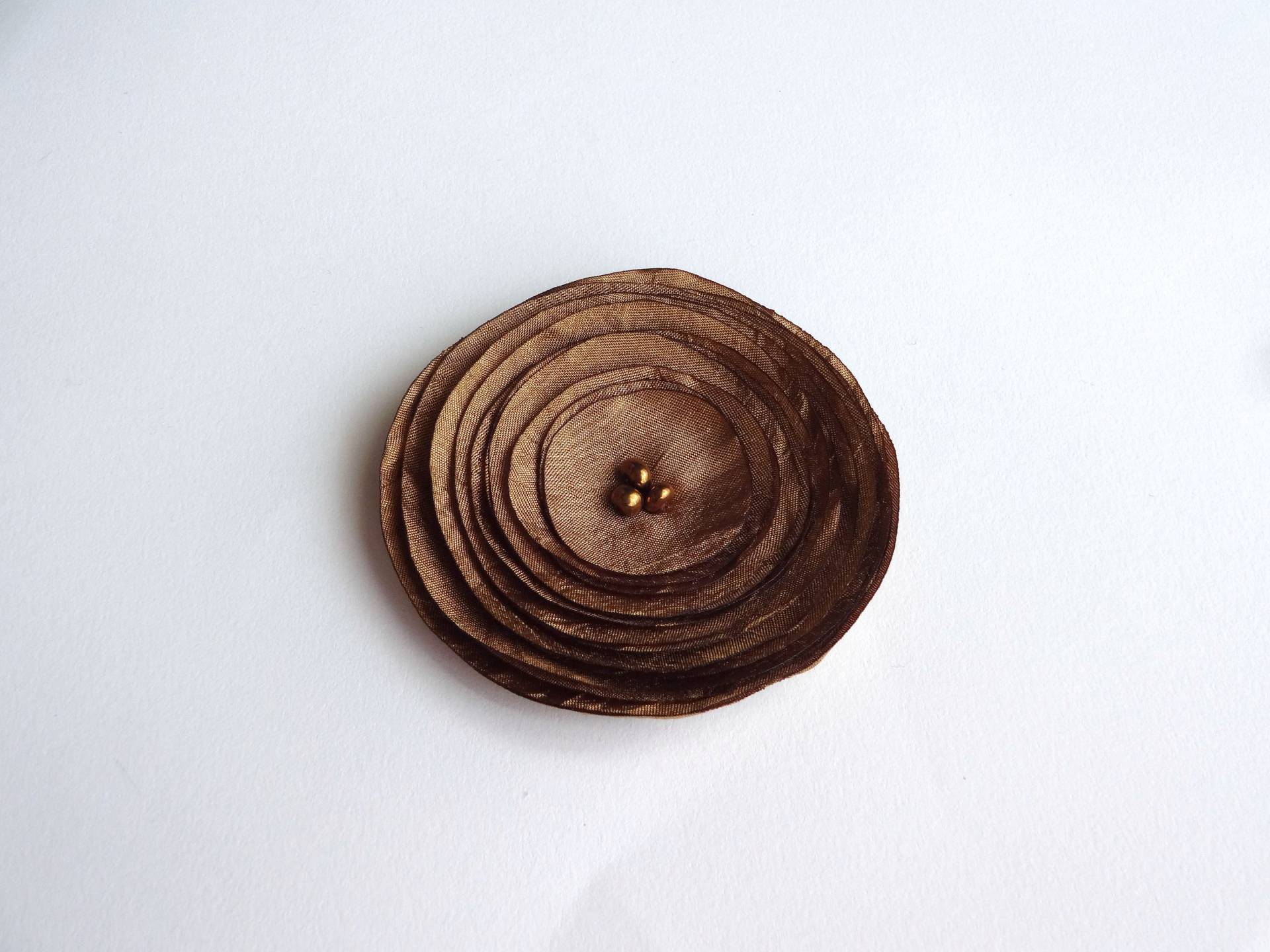 Handgemachte Karamell Seide Stoff Poppy Verzierung Handgemachte Karamell Seide Stoff Poppy Verzierung von chocolatebird