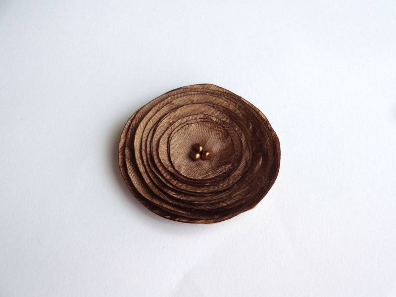 Handgemachte Karamell Seide Stoff Poppy Verzierung Handgemachte Karamell Seide Stoff Poppy Verzierung von chocolatebird