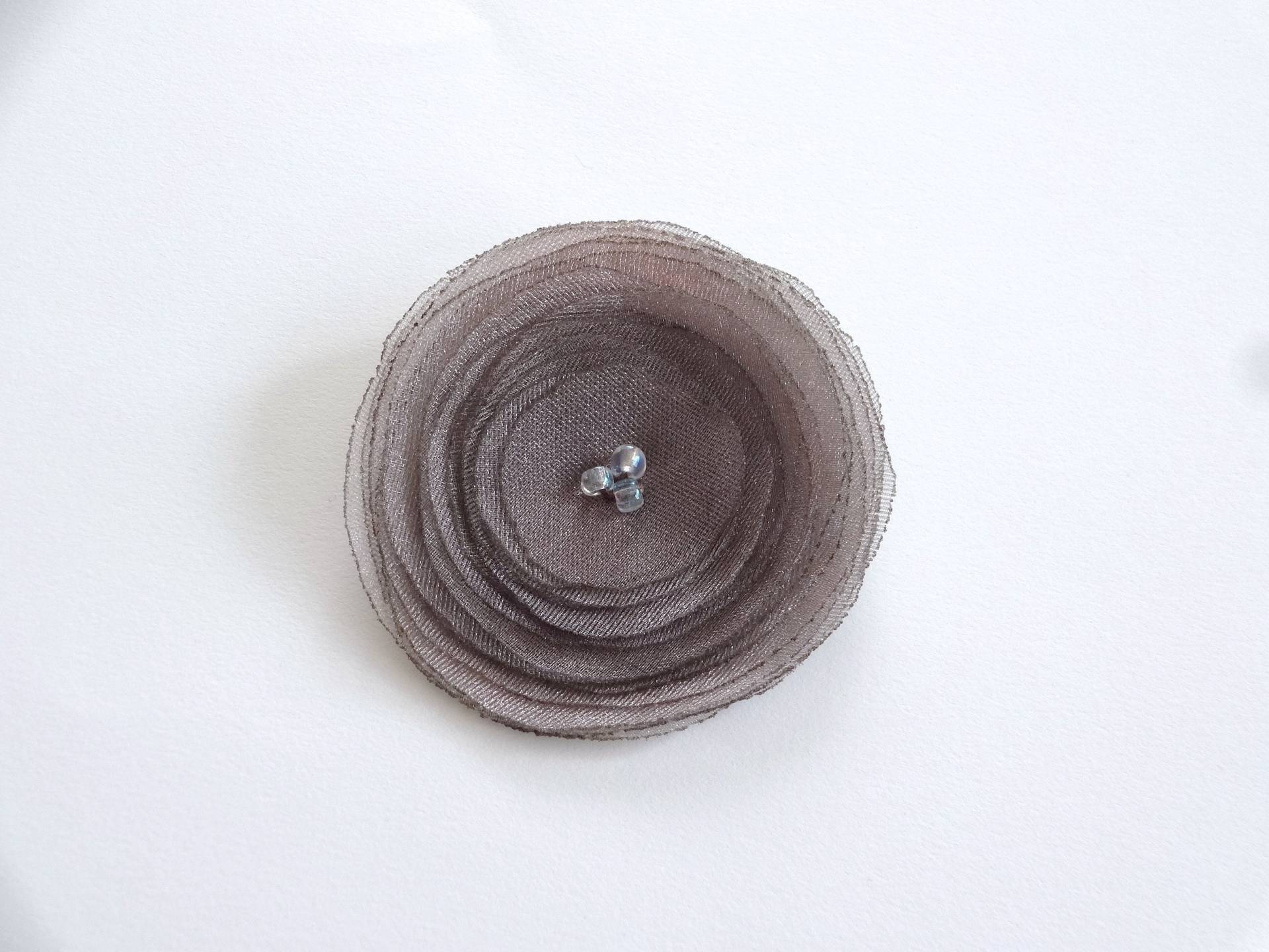 Handgemachter Taupe Organza Stoff Poppy Verzierung Handgemachter Taupe Organza Stoff Poppy Verzierung von chocolatebird