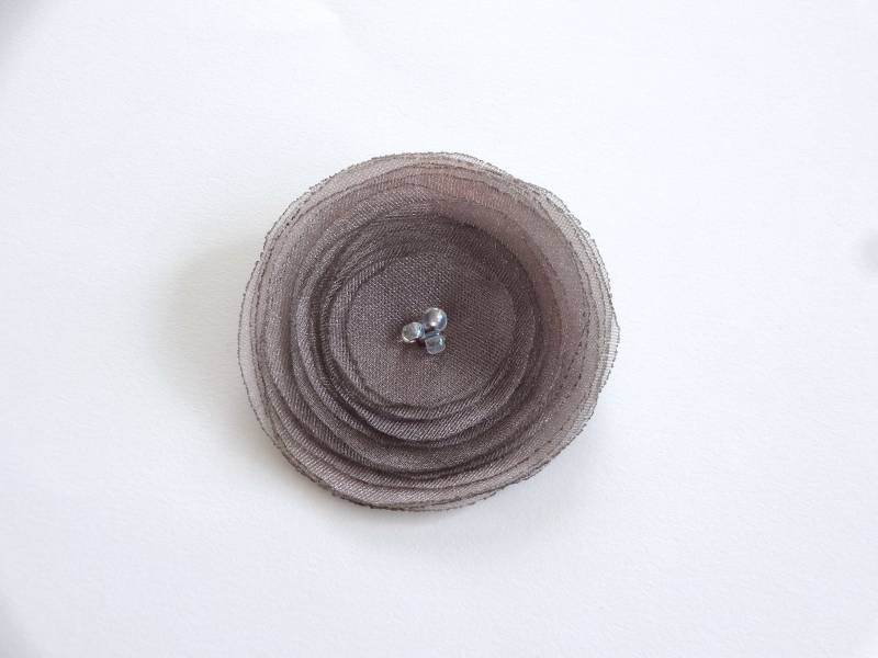 Handgemachter Taupe Organza Stoff Poppy Verzierung Handgemachter Taupe Organza Stoff Poppy Verzierung von chocolatebird