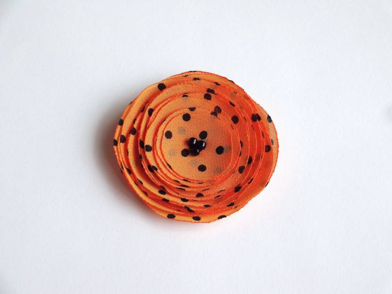 Orange Mit Schwarz Gepunktetem Stoff Mohnblumenverzierung Orange Mit Schwarz Gepunktetem Stoff Mohnblumenverzierung von chocolatebird
