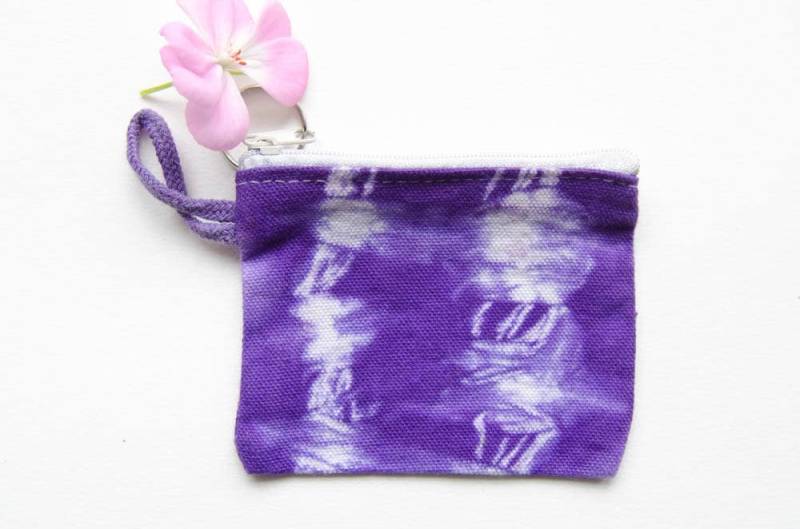 Kleiner Batikbeutel, Violett, Weiss Für Schlüssel, Geld Und Weitere Kleine Sachen von chrigesart