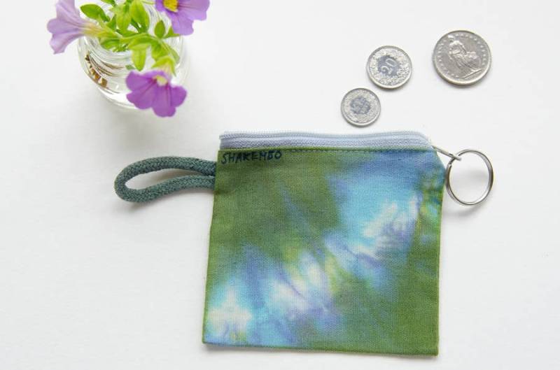 Kleiner Beutel Mit Reissverschluss, Grün, Batik von chrigesart