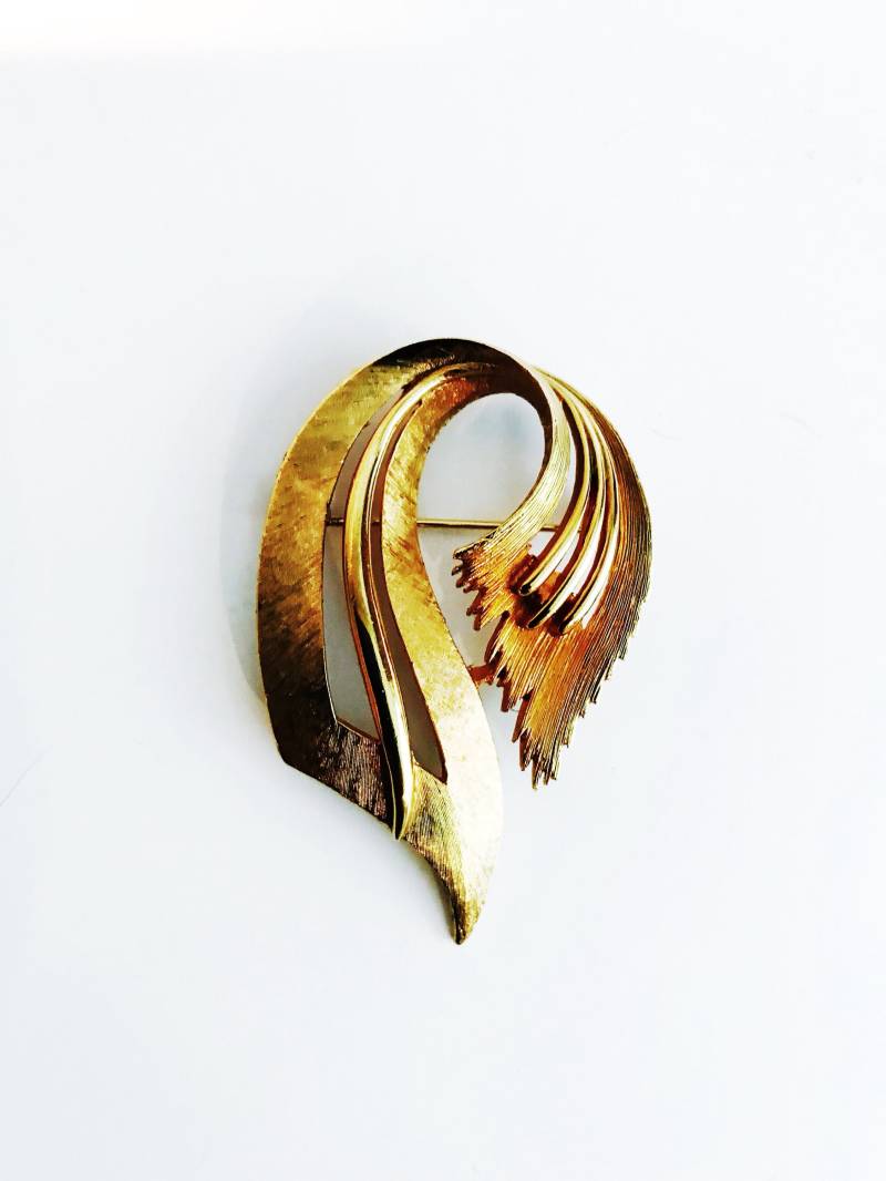 Jj Jonette Vintage Brosche Abstrakter Gebürsteter Gold-Ton-Wirbel von chrisaliciavintage