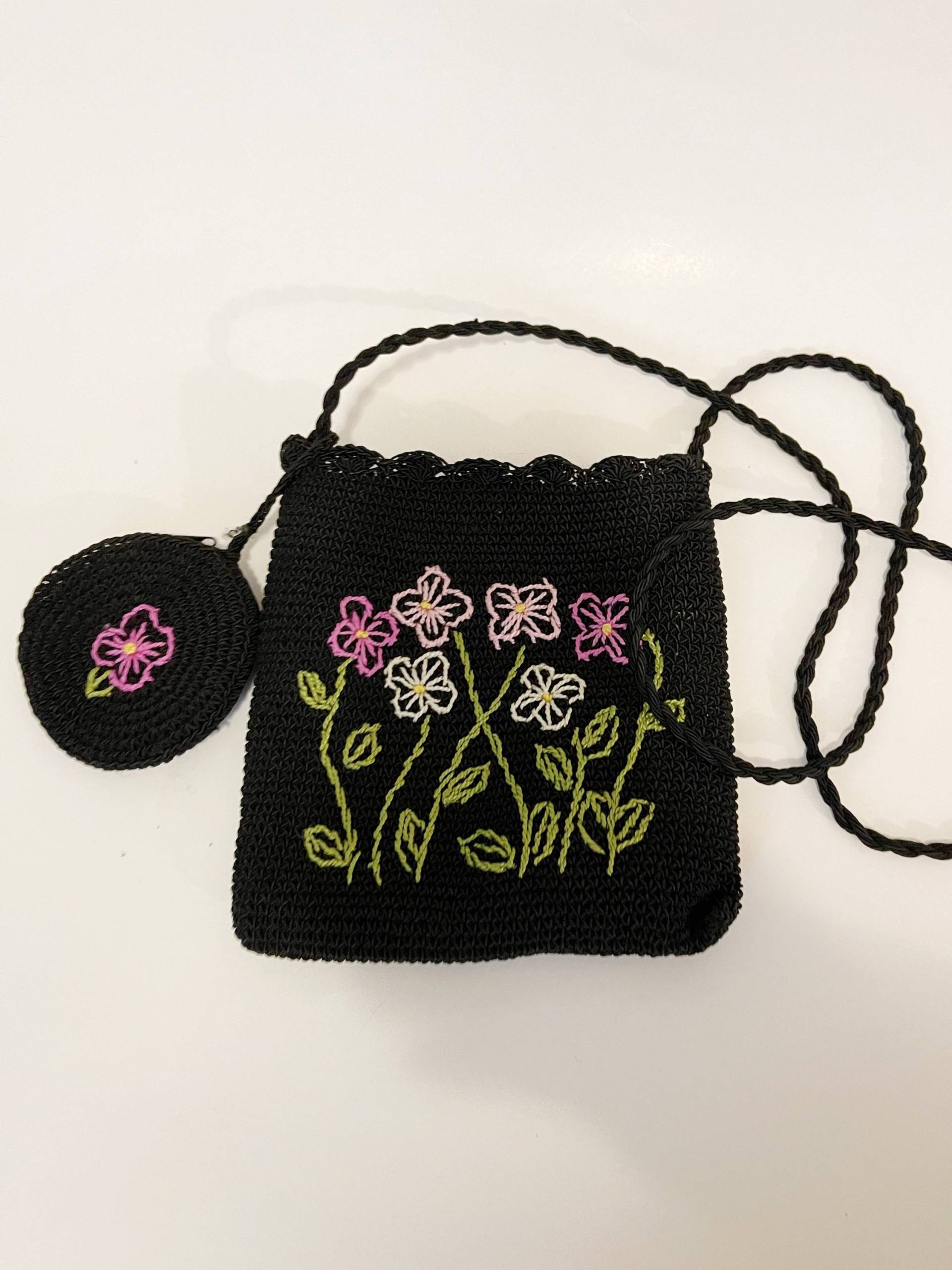 Kleine Krokette Schwarz Crossbody Geldbörse Blume Nadelpunkt Schultertasche Handtasche Stricktasche & Portemonnaie Lila Floral 80Er von chrisaliciavintage