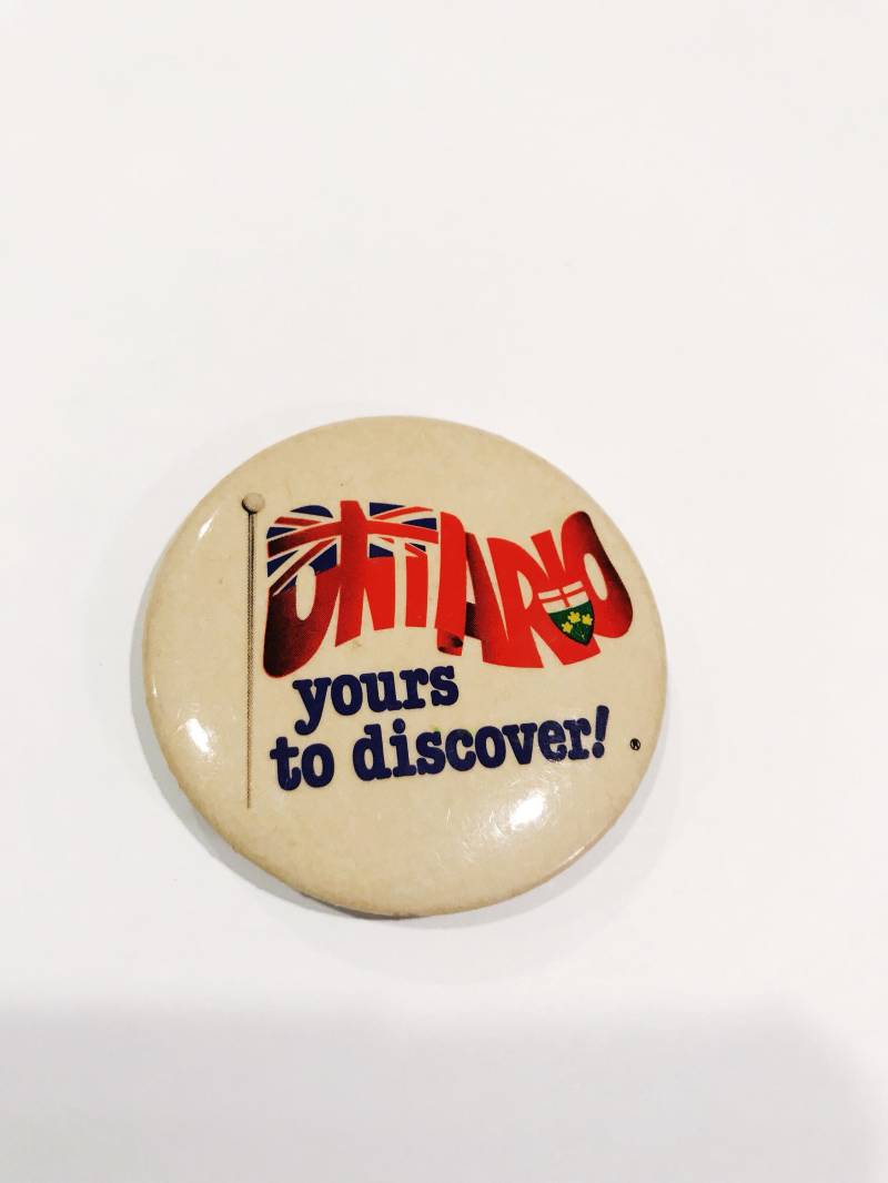 Ontario Kanada Pinback Button Gehört Ihnen von chrisaliciavintage