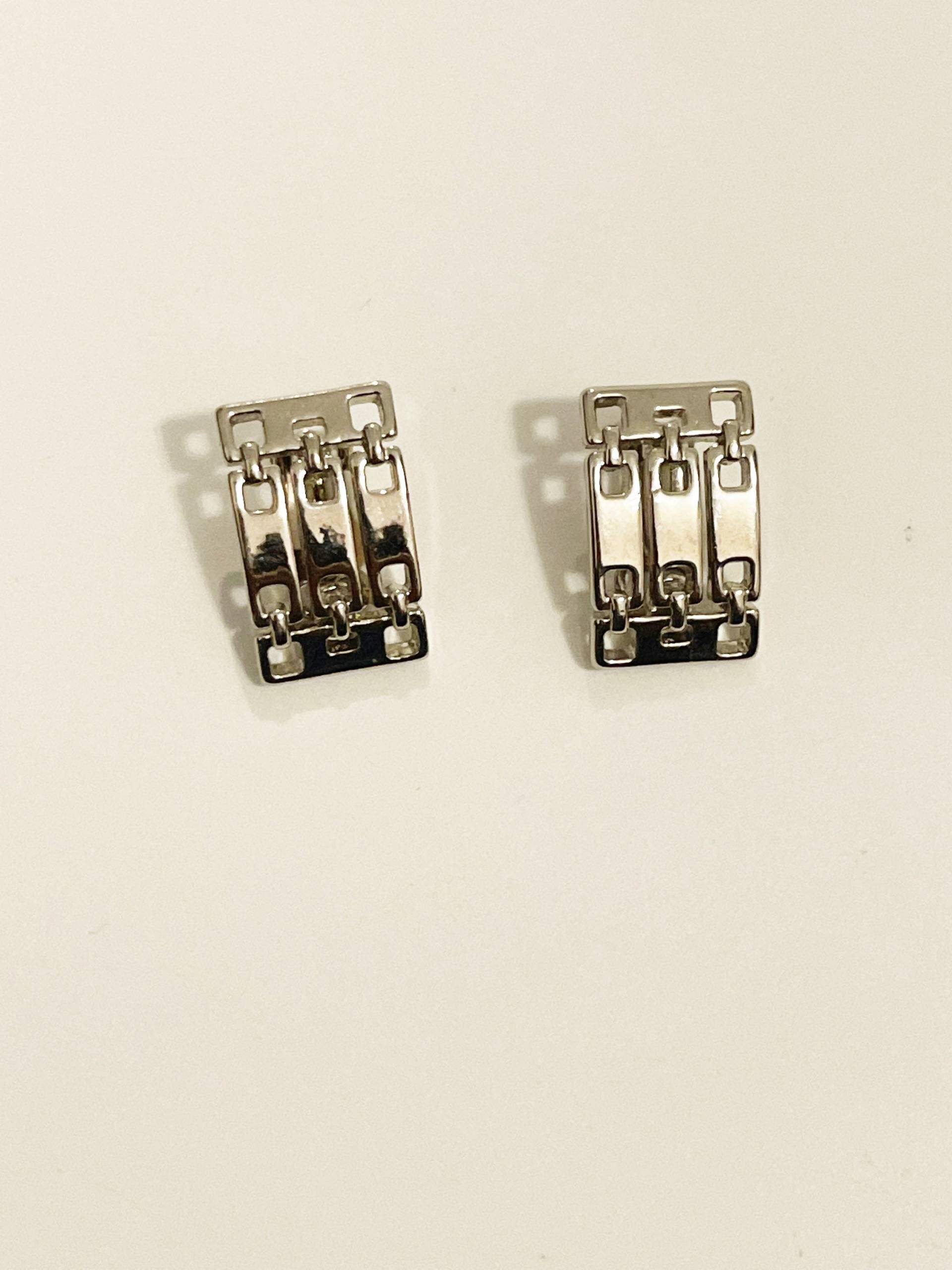 Vintage 1990S Ohrringe Versilbert Rechteck Ohrstecker Steampunk Retro Ohrclips Vintage 1990S Ohrringe Versilbert Rechteck Ohrstecker Steampunk Retro Ohrclips von chrisaliciavintage