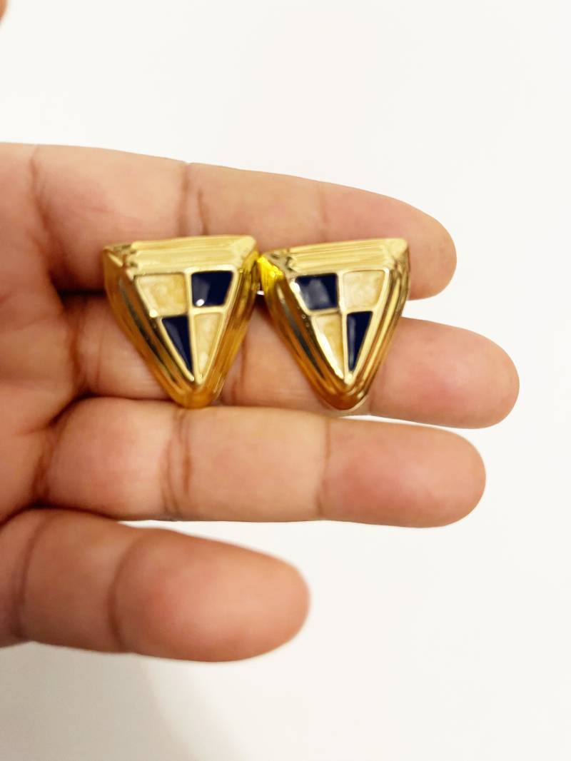 Vintage 90Er Gold Ton Dreieck Ohrringe Retro Schwarz-Weiß Schachbrett Mitte Pierced Statement Kostüm Schmuck von chrisaliciavintage