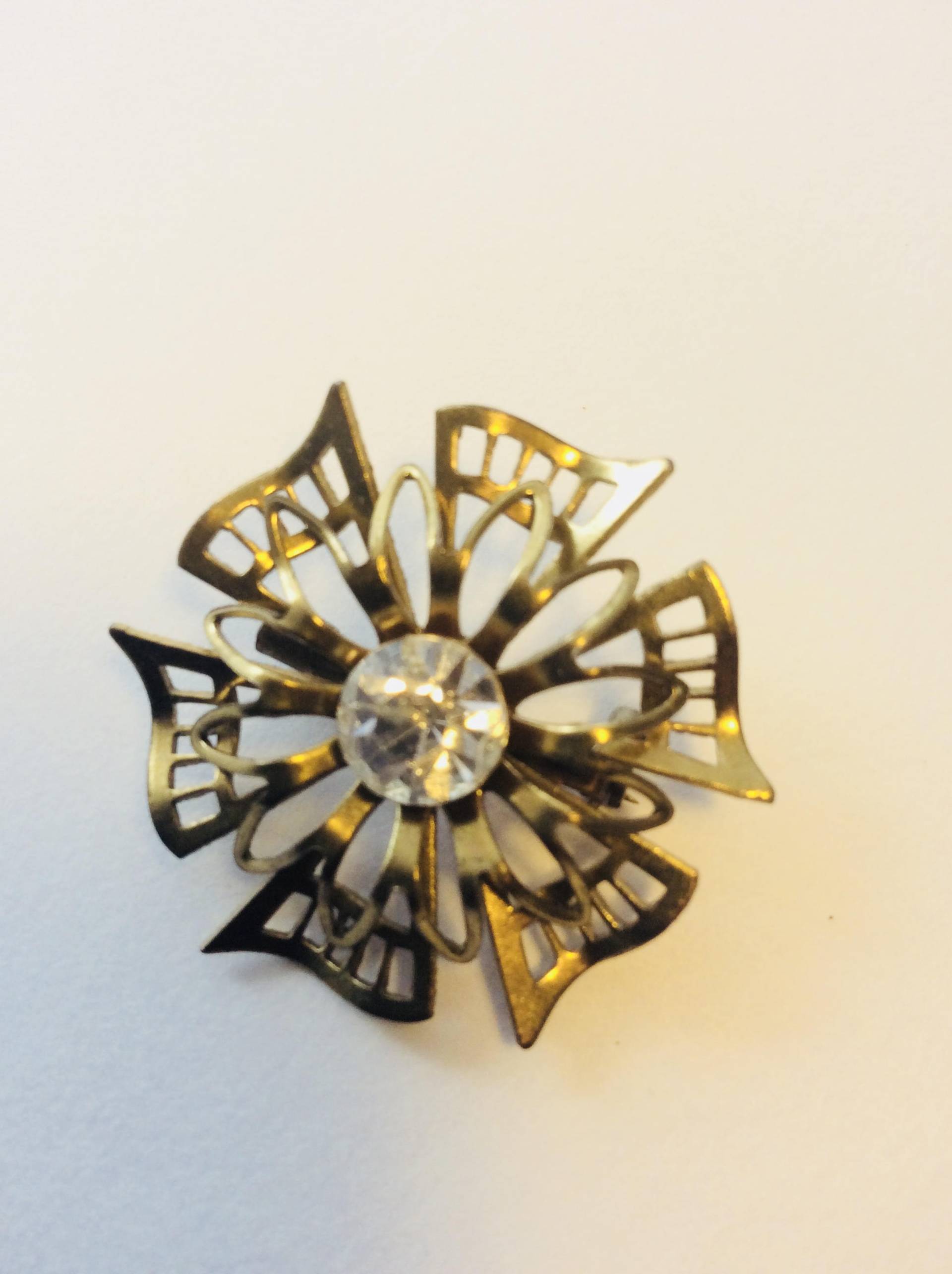 Vintage Blumen Brosche Anstecknadel Goldfarben Mit Strass von chrisaliciavintage