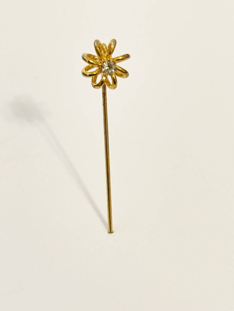 Vintage Gold Ton Blumenstab Pin Gerade Floral Hut Daisy Revers Mit Strass Draht Blumenstab von chrisaliciavintage