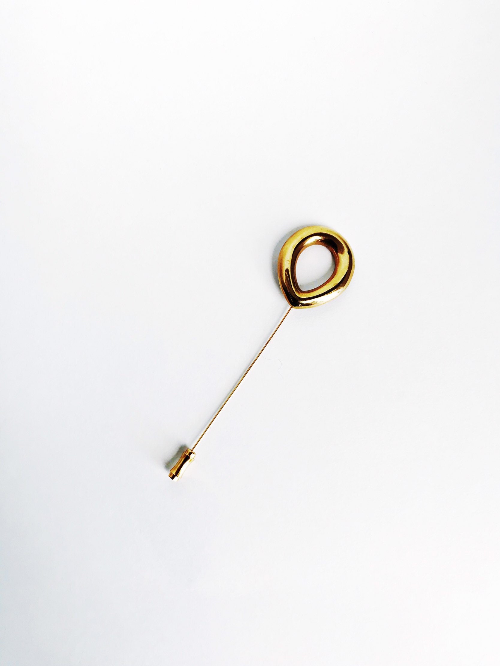Vintage Gold Ton Hutnadel Abstrakte Kreis Stick Pin von chrisaliciavintage