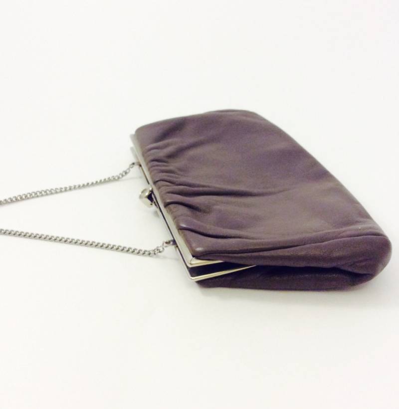 Vintage Braune Leder Clutch 70Er Jahre Mod Silber Rahmen Abendtasche von chrisaliciavintage