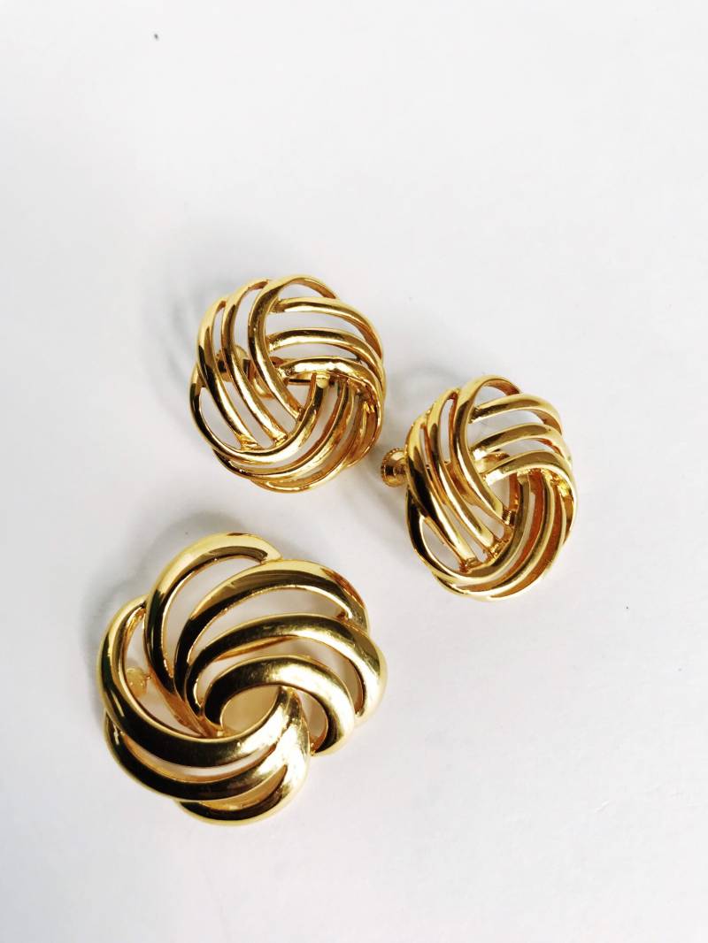 Vintage Napier Schmuck Set Goldfarbene Brosche Und Ohrclips von chrisaliciavintage