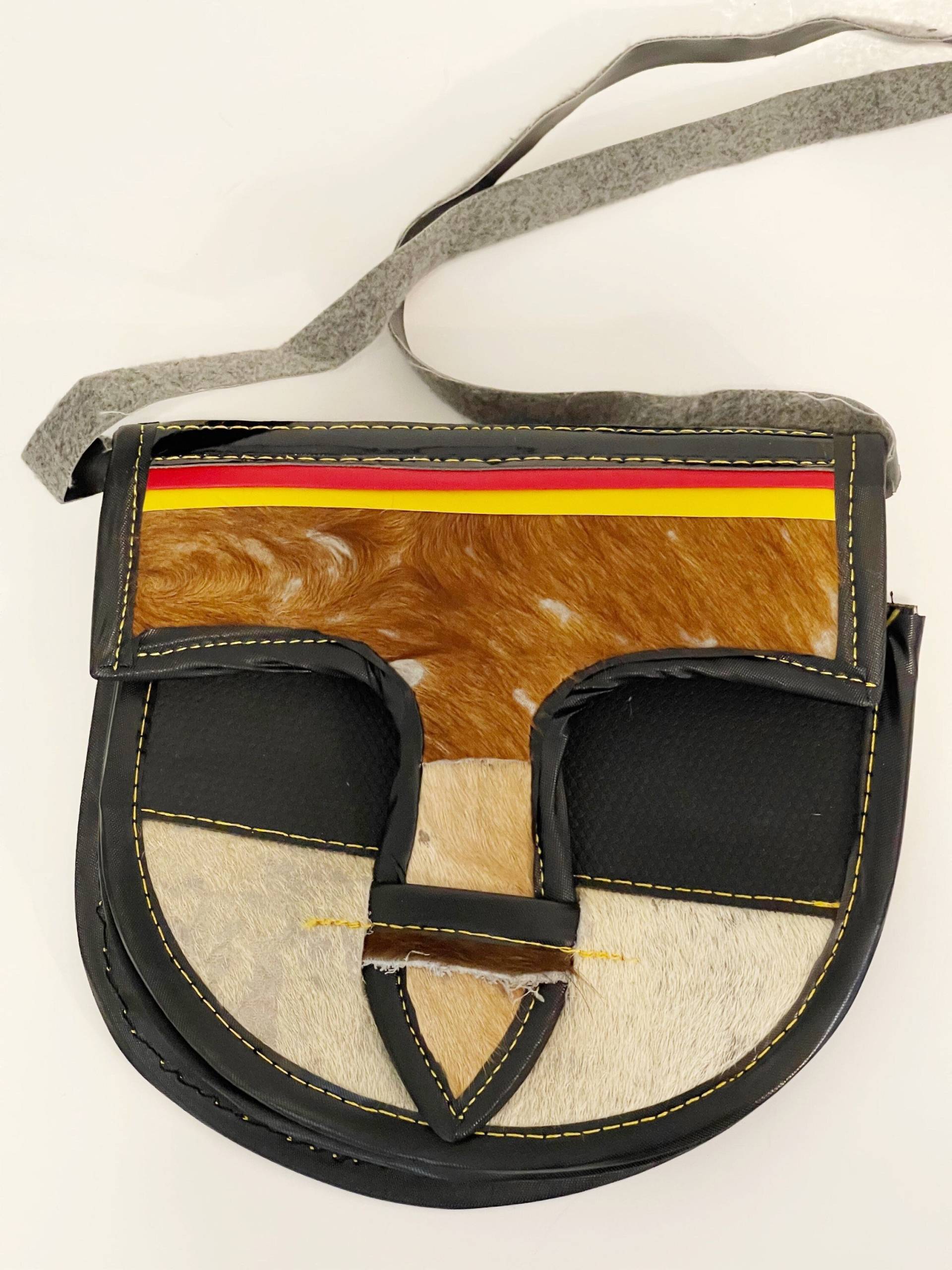 Vintage Rindsleder Umhängetasche Schwarz Handtasche Kleine Kunstleder Unikat Geldbörse 1980Er Jahre Kunsttier Handgemachte von chrisaliciavintage