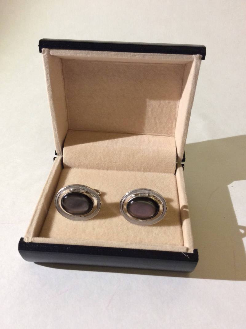 Vintage Silberfarbene Manschettenknöpfe Mit Lila Und Grauem Glasstein, Geschenk Für Vater Der Braut von chrisaliciavintage