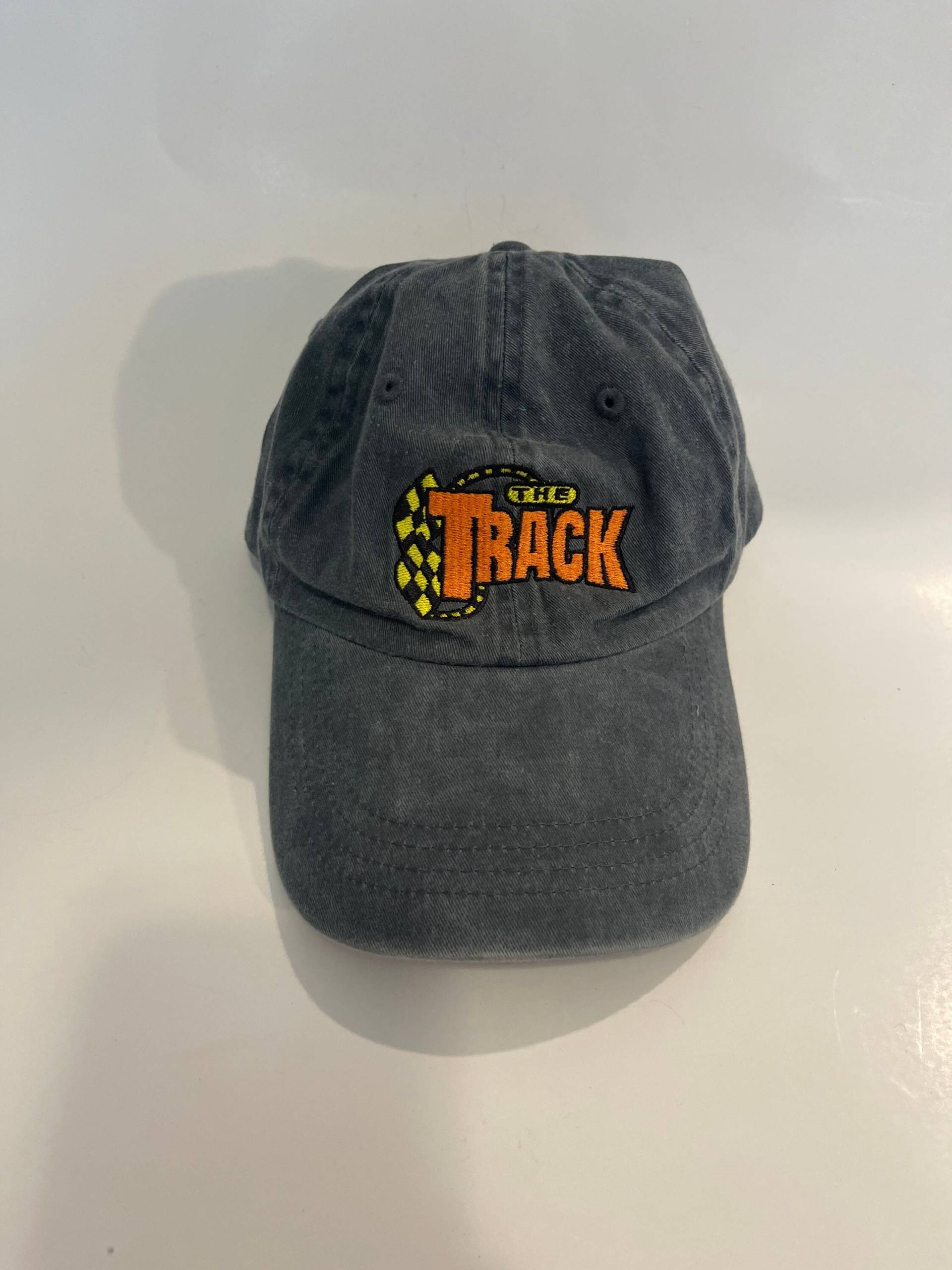 Vintage The Track Denim Trucker Cap Baseballhut Anthrazit Grau Race Verstellbare Ballkappe Port & Company Sport Zubehör Vintage The Track Denim Trucker Cap Baseballhut Anthrazit Grau Race Verstellbare Ballkappe Port & Company Sport Zubehör von chrisaliciavintage