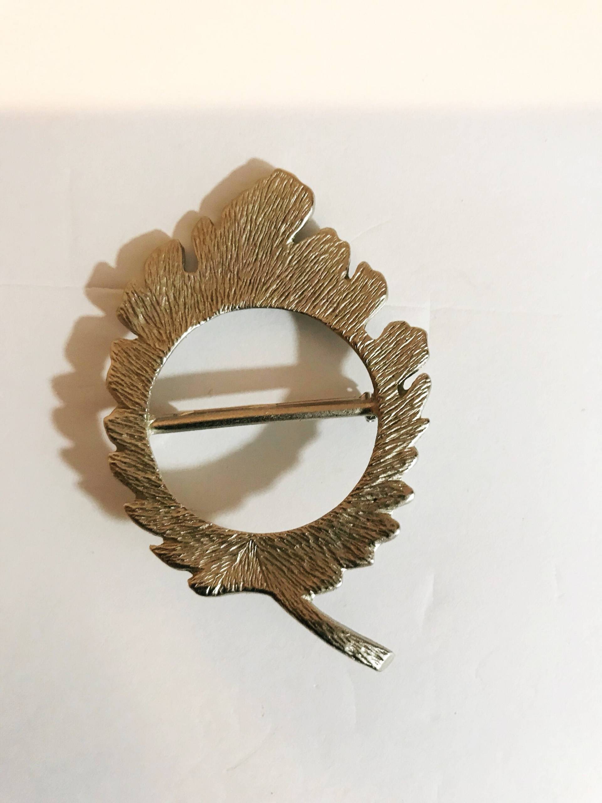 Vintage Ultra Crafts Zinn Blatt Brosche Silber Ton Floral Pin von chrisaliciavintage