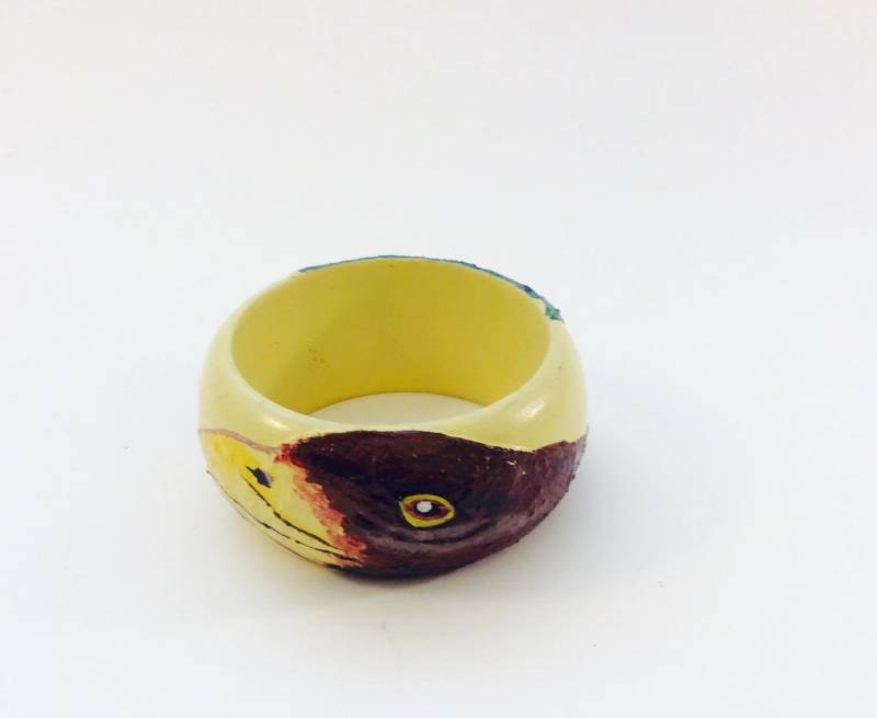 Vintage Vogel Armreif Aus Holz Handbemalter Adler Armschmuck von chrisaliciavintage