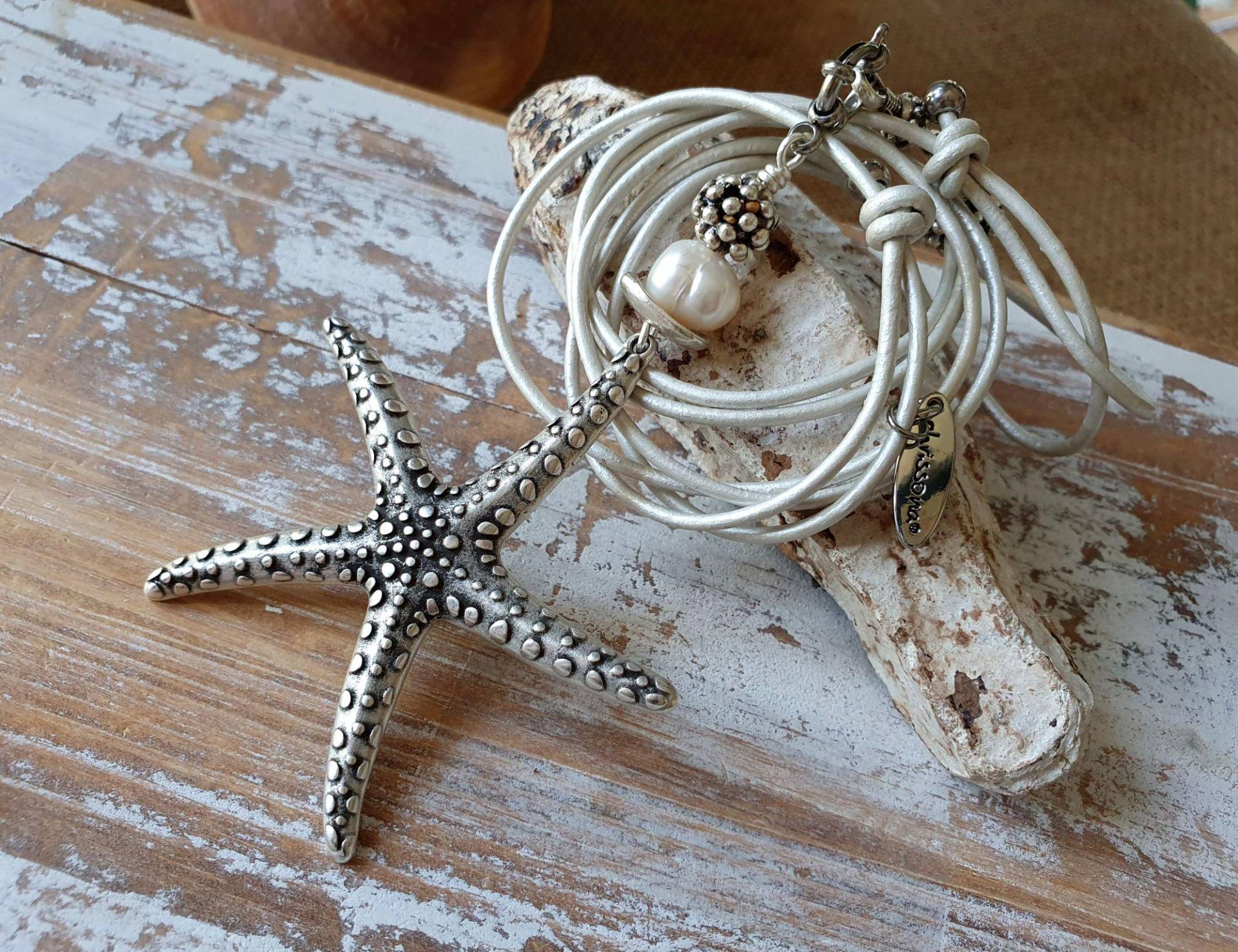 Große Seesternkette Mit Lederband in Weiß ~ Maritimer Statement-Schmuck Perle von chrissona