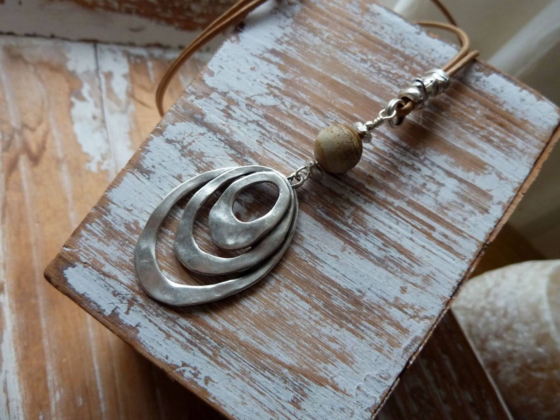 Lederkette Anhänger Oval Mit Jaspis Natur Im Chrissona® Design von chrissona