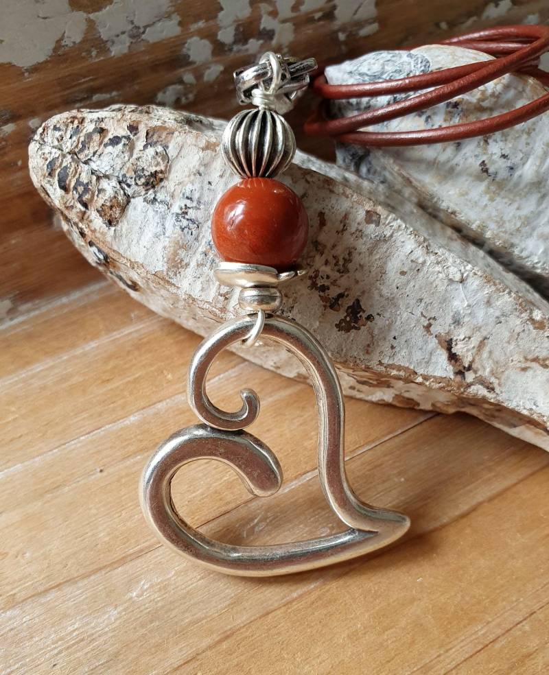 Verstellbare Lederkette in Terrakotta Und Herzanhänger Mit Rotem Jaspis, Tolle Geschenkidee Symbolkraft von chrissona