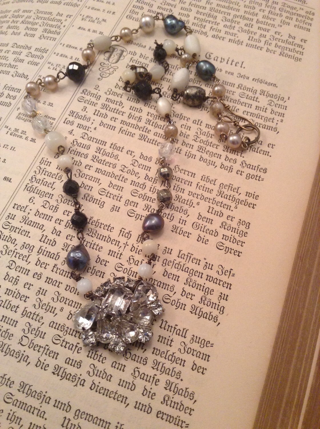 Upcycled Vintage Rosenkranz Perle Zusammenstellung Halskette, Oak, Umfunktioniert Upcycled Vintage Rosenkranz Perle Zusammenstellung Halskette, Oak, Umfunktioniert von chrissyslove4beads
