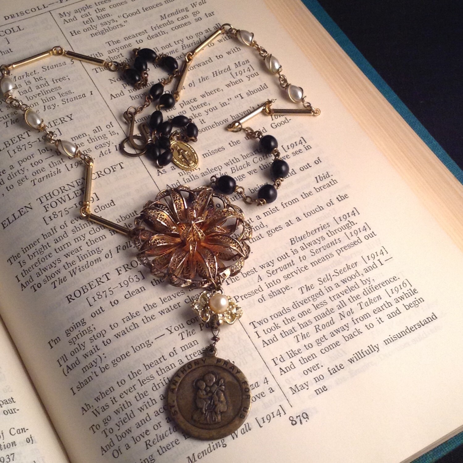 Vintage Religiöse Rosenkranz Zusammenstellung Halskette, Oak, Zweckentfremdet, Heiliger Antonius Vintage Religiöse Rosenkranz Zusammenstellung Halskette, Oak, Zweckentfremdet, Heiliger Antonius von chrissyslove4beads