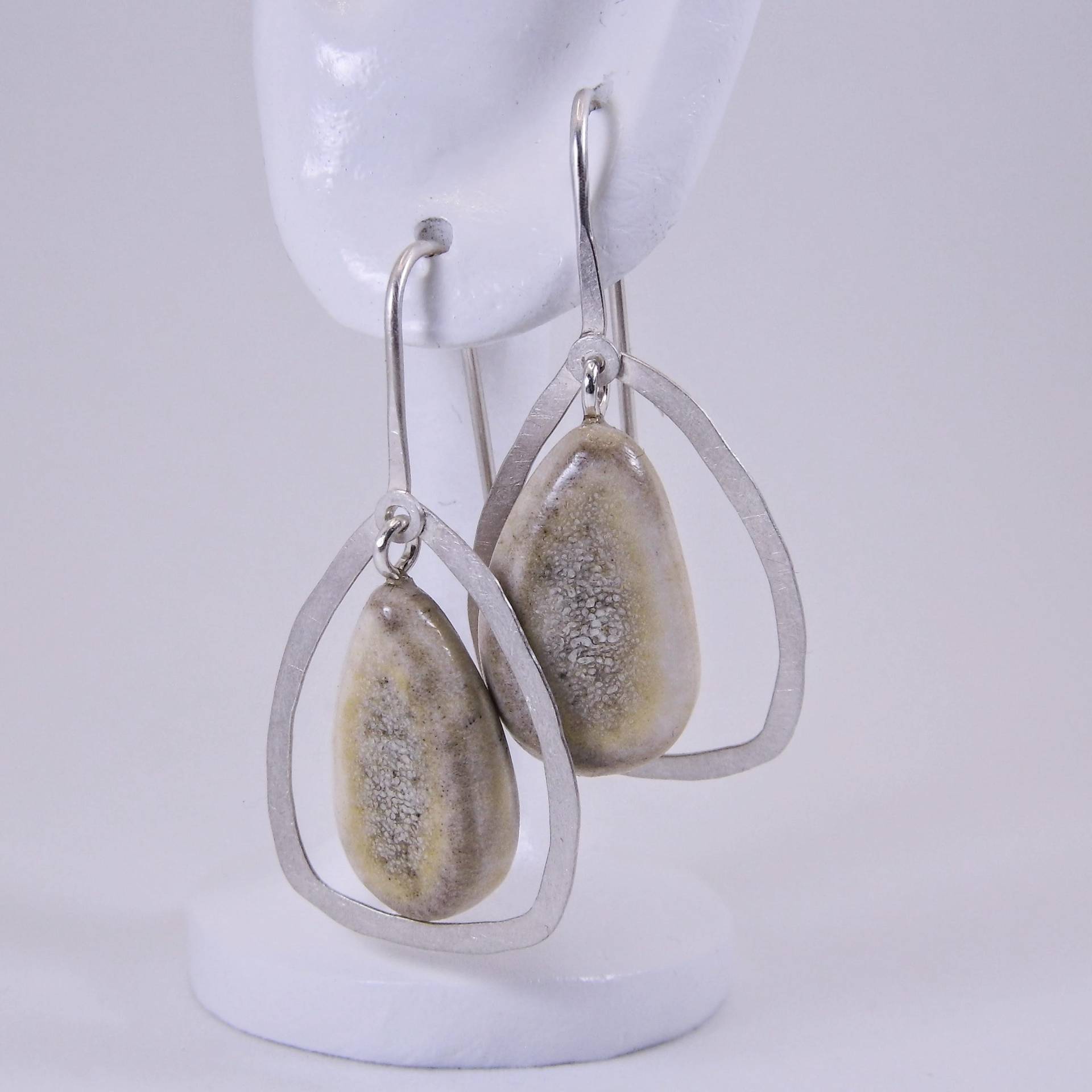 Einzigartige Statement-Ohrringe Im Schwarzwald-Design, Naturmotiv Ohrbügel Original Schwarzwald Hirschhorn, Einmalige Handarbeit von christophdausdesign