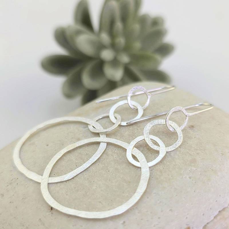 Federleichte Statement-Ohrringe, Silber Von Hand Geschmiedet, Schwarzwald Naturdesign, Jedes Paar Einmaliges Unikat von christophdausdesign