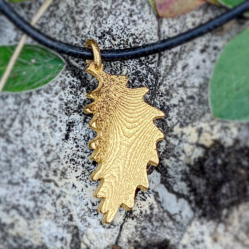 Floraler Stahlanhänger Vergoldet, Statement Halsschmuck von christophdausdesign