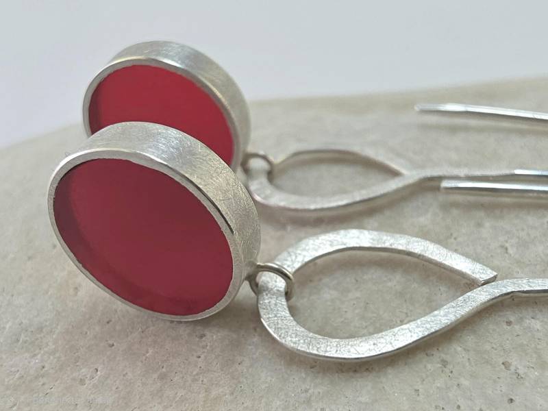 statement Ohrbügel, Silber Und Rotes Acryl, Individuell Handgearbeitete Ohrringe von christophdausdesign