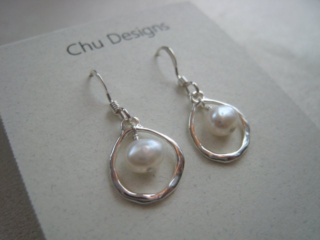 Gerahmte Perle Ohrringe Gerahmte Perle Ohrringe von chudesigns