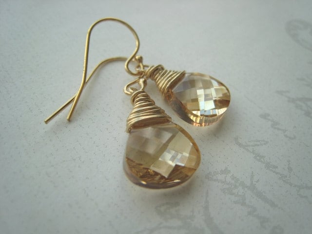 Swarovski Crystal Draht Gewickelt Briolette Ohrhänger Swarovski Crystal Draht Gewickelt Briolette Ohrhänger von chudesigns