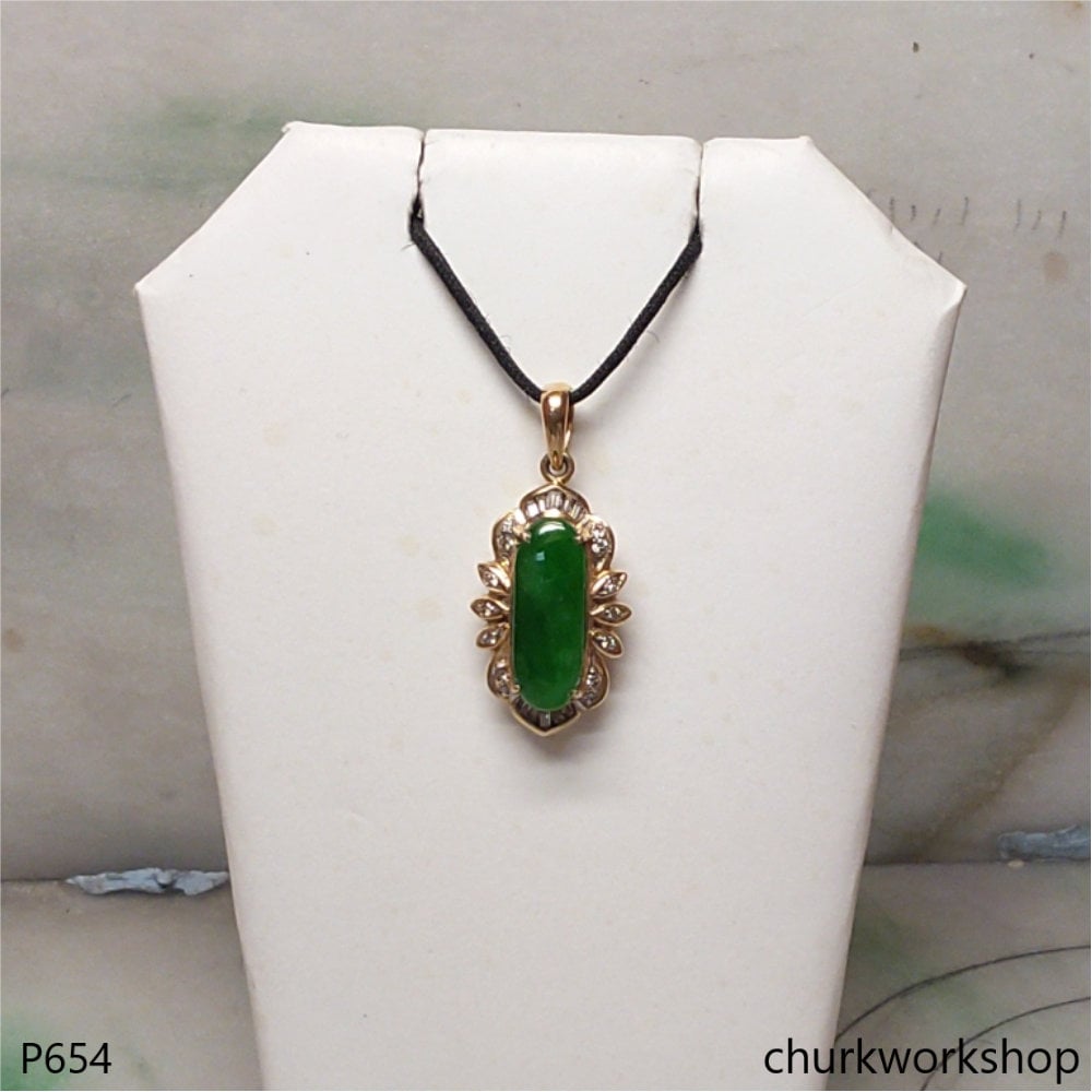18K Gold Smaragdgrüner Jade Anhänger 18K Gold Smaragdgrüner Jade Anhänger von churkworkshop