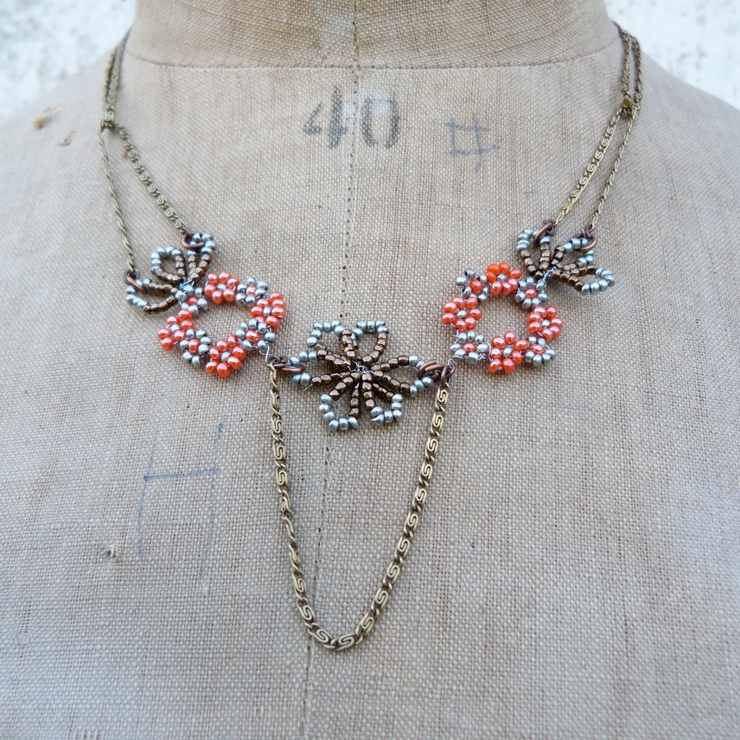Delight Raffinierte Handgemachte in Frankreich Perlenblumenhalskette von cielmesbijoux