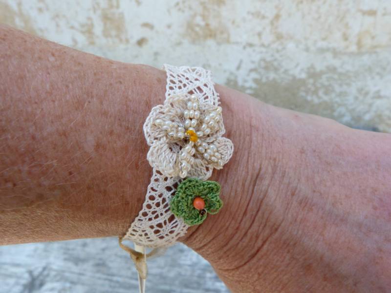 Dentelle D'ete Spitzen - Und Häkelblumen Armband Französisch Handarbeit Dentelle D'ete Spitzen - Und Häkelblumen Armband Französisch Handarbeit von cielmesbijoux