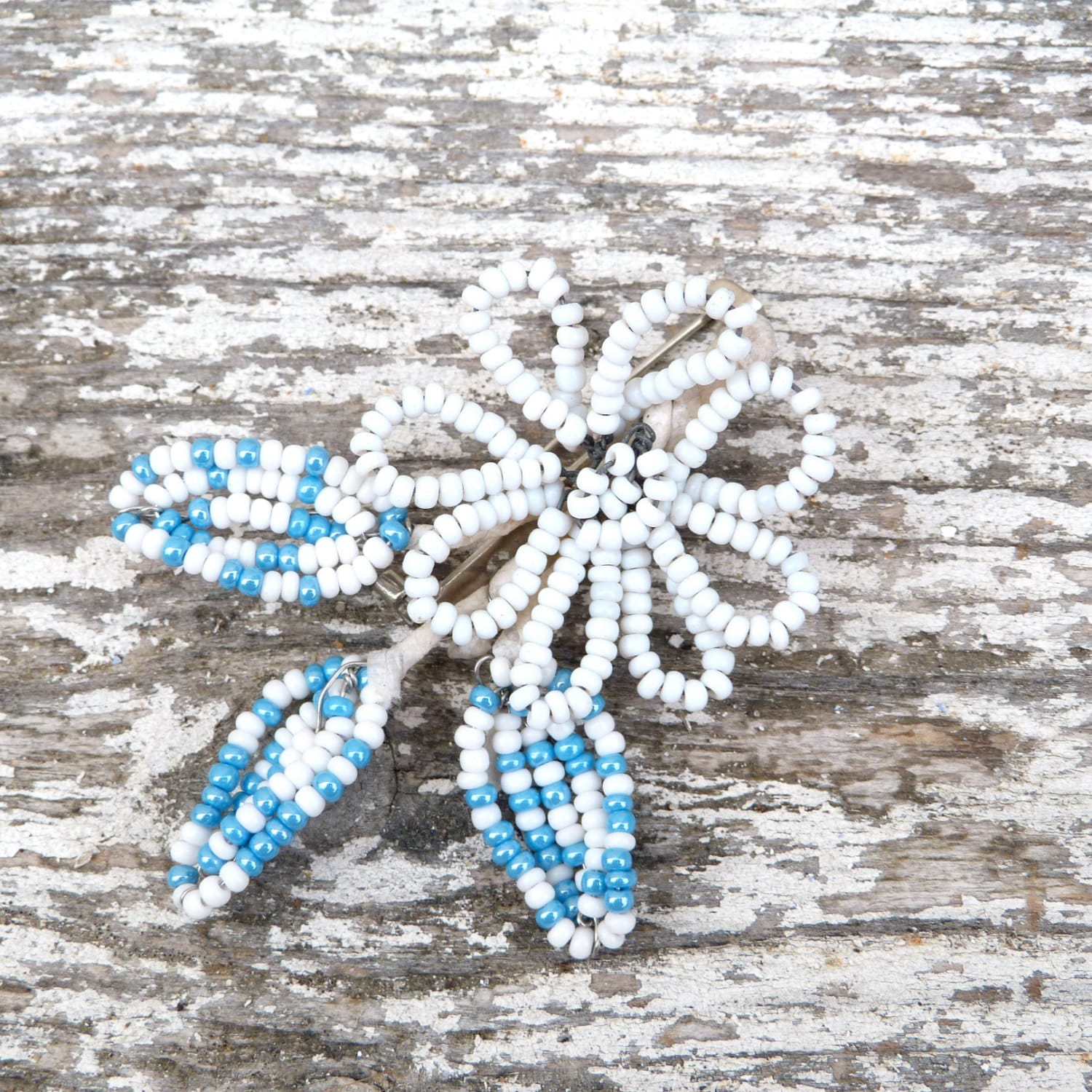 En Bleu Weiße Und Blaue Perlenbrosche Blumen 50Er Jahre Stil von cielmesbijoux