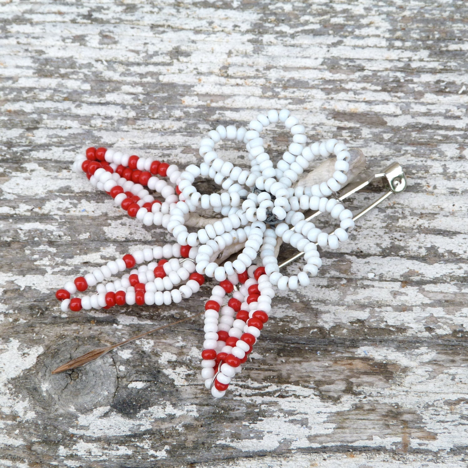 En Rouge Weiße Und Rote Perlenbrosche Blumen 50Er Jahre Stil von cielmesbijoux