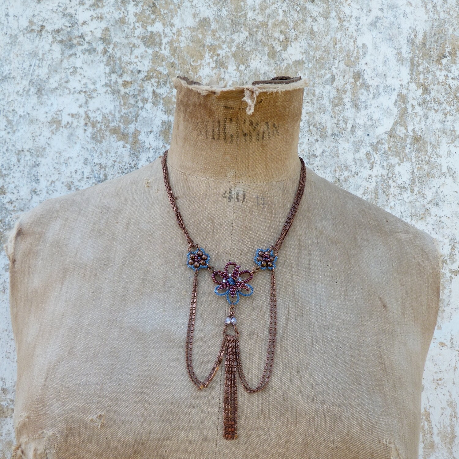 Regence Blau & Violette Handgemachte Halskette Mit Blumenanhänger von cielmesbijoux