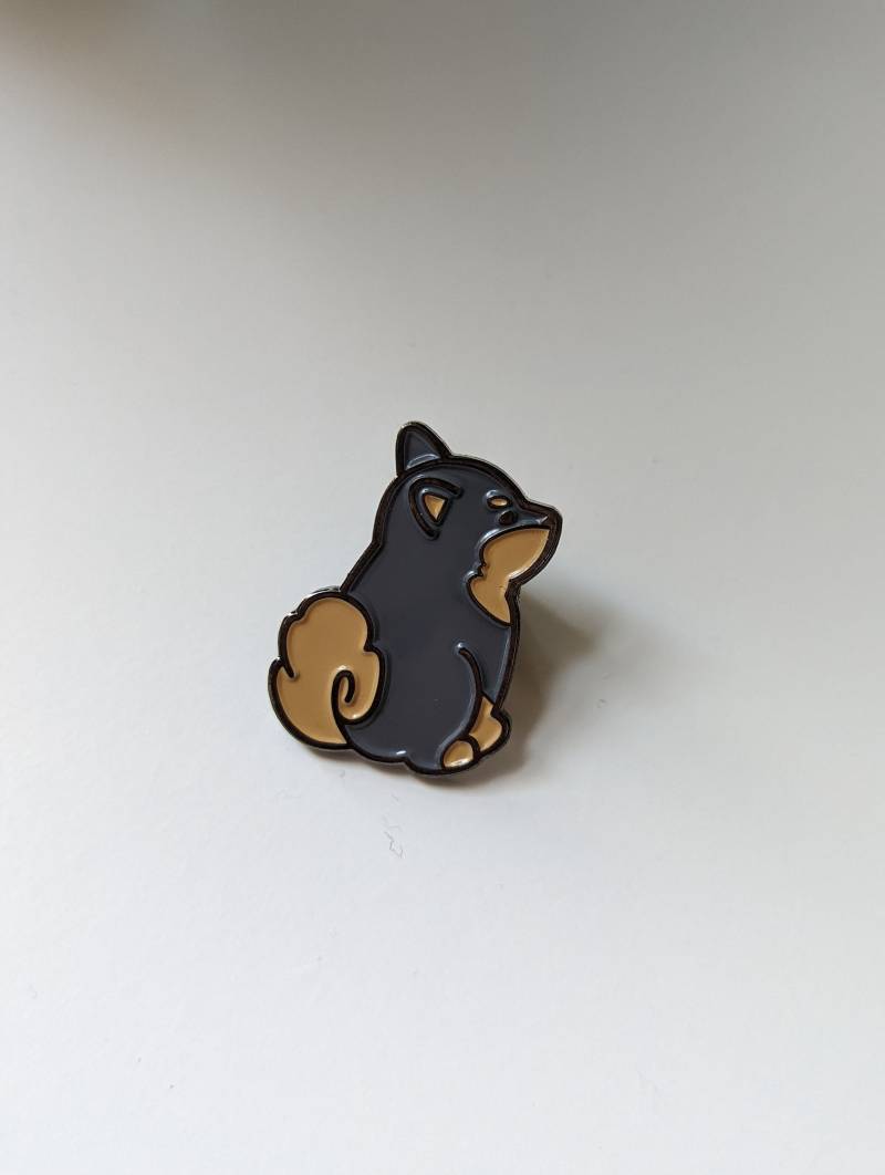 Schwarze Shiba | Weicher Emaille Pin Schwarze Shiba | Weicher Emaille Pin von cindylatte
