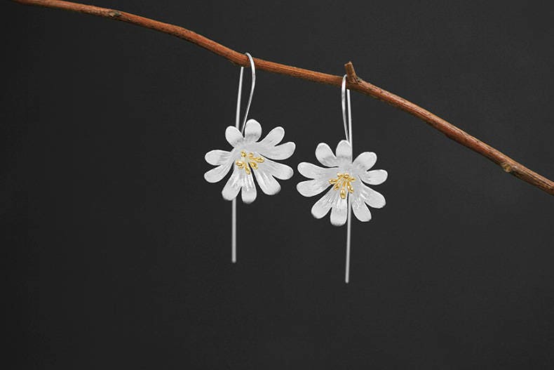 Weiß Blüte Blume Ohrring-Sterling Silber Baumeln Ohrring-Frühling Blumen-Gold Staubblatt-Lange Baumeln-Geschenk Für Sie von cindysilverstudio
