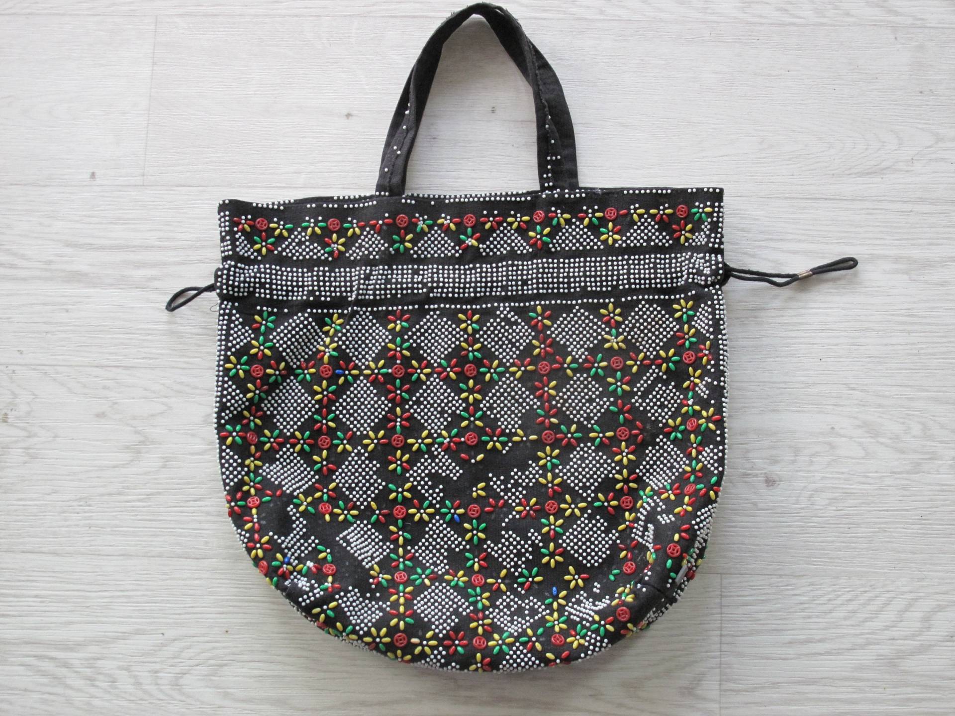Perlenbeutel Mit Kordelzug Perlenbeutel Mit Kordelzug von claireburrowsvintage