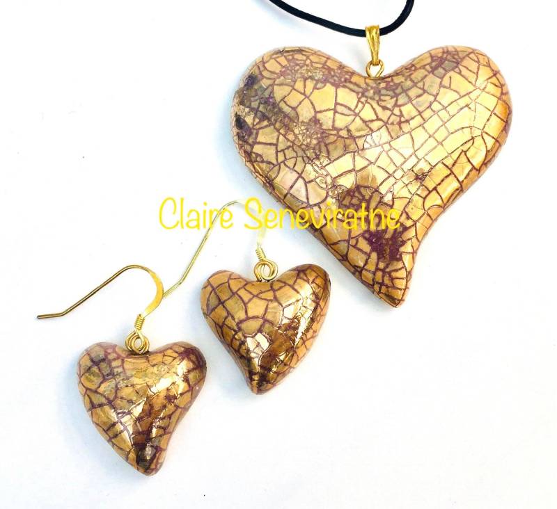 Gold Herz Anhänger Set Mit Ohrringe. Goldene Herzkette Passenden Herzohrringen. Einzigartiges Geburtstagsgeschenk Gold Herz Anhänger Set Mit Ohrringe. Goldene Herzkette Passenden Herzohrringen. Einzigartiges Geburtstagsgeschenk von claireceramics
