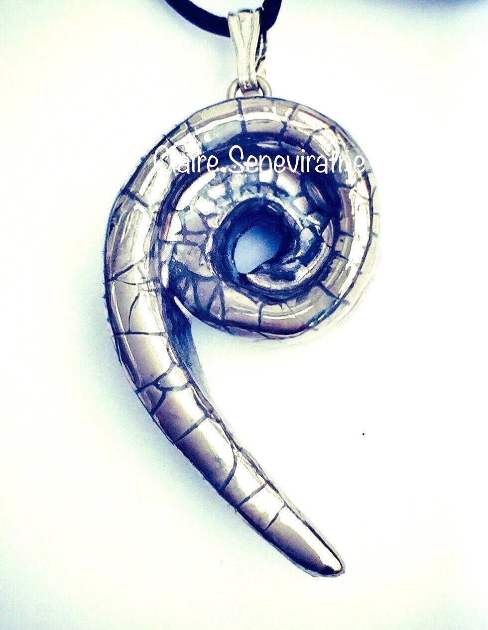 Silber Spiralen Anhänger Aus Porzellan, Für Ein Besonderes Geschenk Zum Geburtstag Silber Spiralen Anhänger Aus Porzellan, Für Ein Besonderes Geschenk Zum Geburtstag von claireceramics