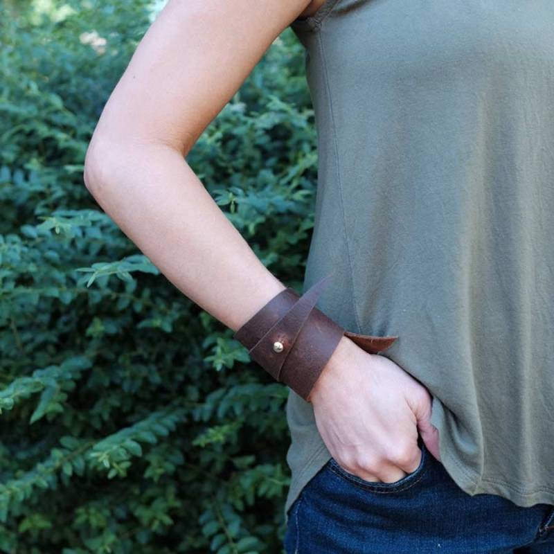 Lederwinkel Manschettenarmband - Leather Bracelet Von Clairemagnolia Lederwinkel Manschettenarmband - Leather Bracelet Von Clairemagnolia von clairemagnolia