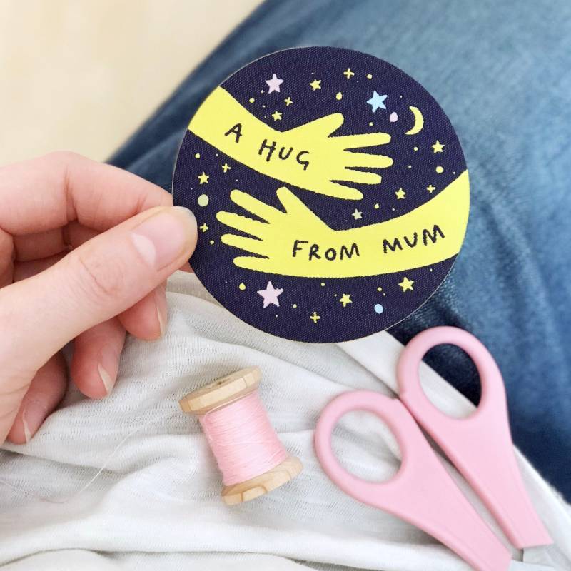 Umarmung Von Mama Gewebter Aufnäher von claraandmacy