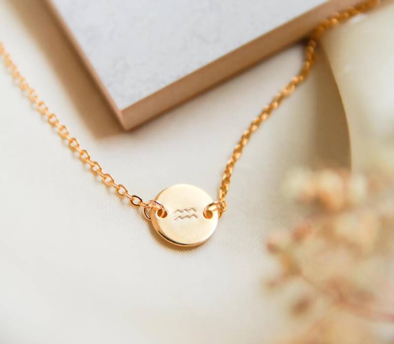 Personalisiertes Horoskop-Zeichen-Armband | Kleines Sternzeichen Armband Hochzeit Brautjungfer Gold Initial Arm Geschenk Für Sie von claspandcompany