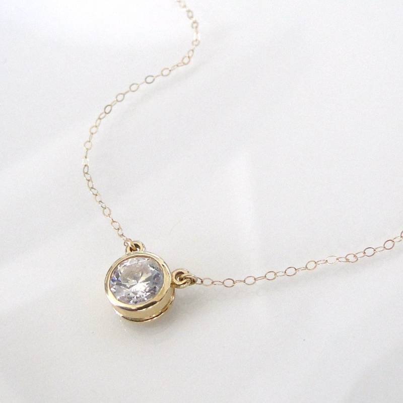 14K Gold .20 Karat Cz Solitaire Halskette - Kelly Ripa Style von classicdesigns